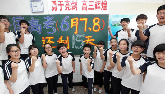 他因偷高考试卷被判刑，连累无数学子，网友：这也敢偷？