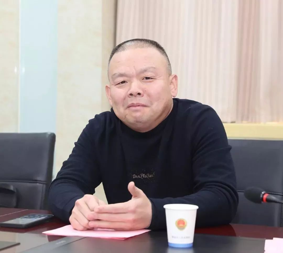 少说话多磕头 e98bfd45cd114185b67cc37c3105b424.jpeg