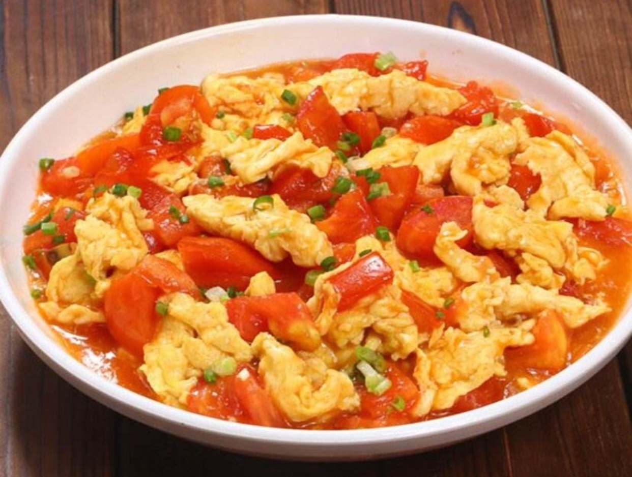 西红柿炒鸡蛋,营养丰富酸甜可口,做法简单易学,是新手小白必学的一道