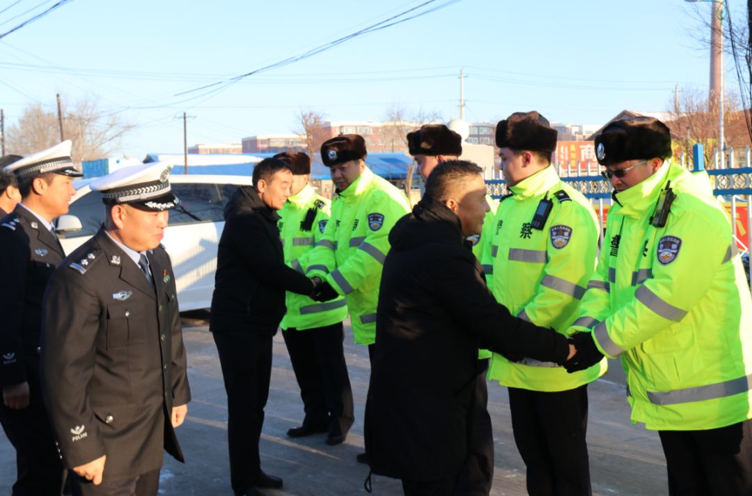 在中国人民武装警察部队兴安支队执勤一大队扎赉特中队,姜天虎与他们