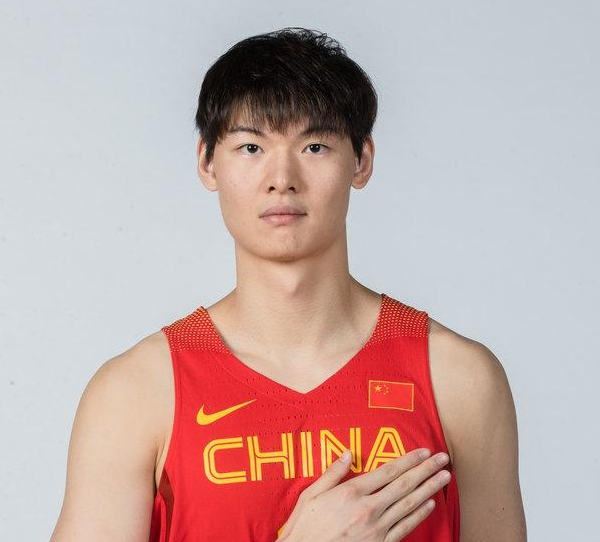 篮球运动员王哲林现在的身高和体重是?