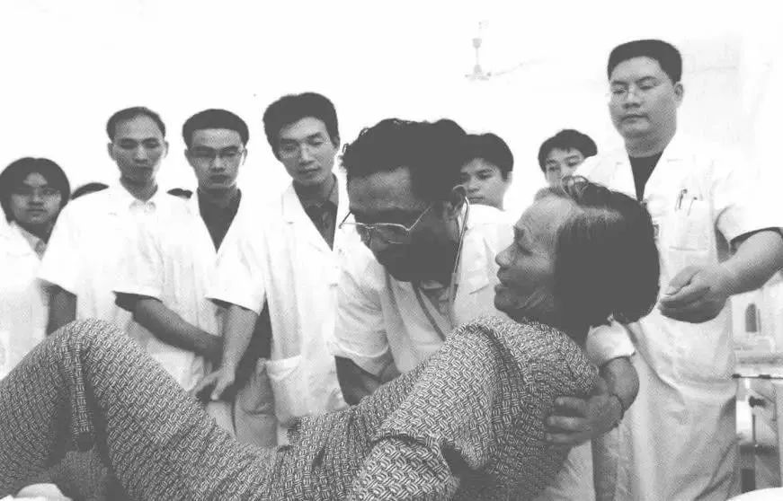 非典英雄钟南山84岁再战大疫,按事实说话背