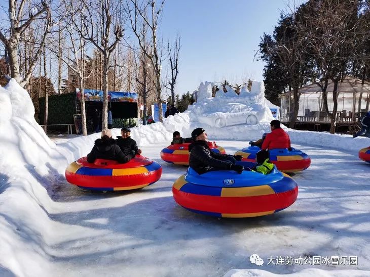 冰雪乐园新春滑雪全家健康过大年