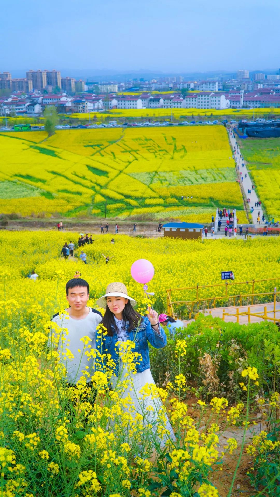 2019我们在汉中油菜花田地