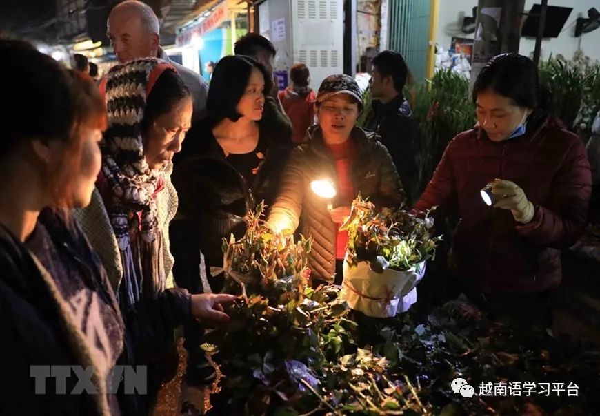 8国际妇女节,情人节,春节等,广霸花市更显热闹.