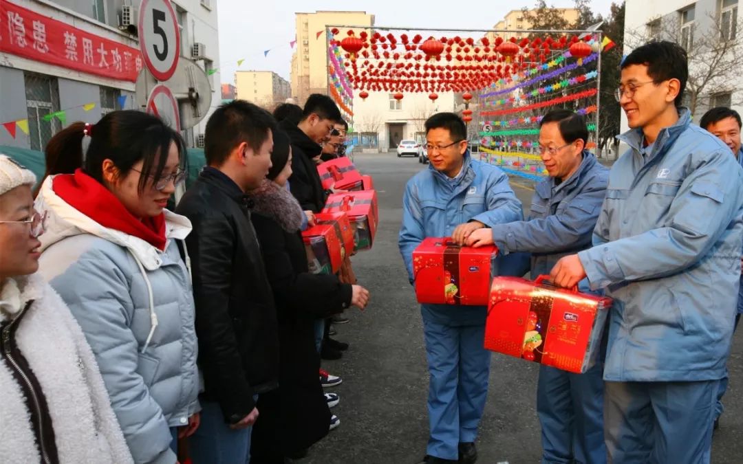 燕山石化领导除夕慰问一线员工向节日坚守者致以美好祝愿