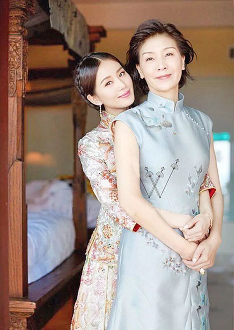 明星与父母合照刘诗诗妈妈有气质杨迪妈妈最让我惊讶