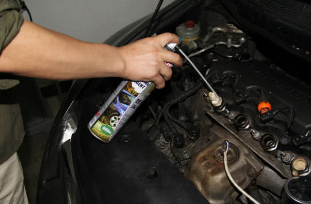 汽车发动机怎么清理积碳 73eaf5aaf1ce42878e001b2da4b2acbe.jpeg