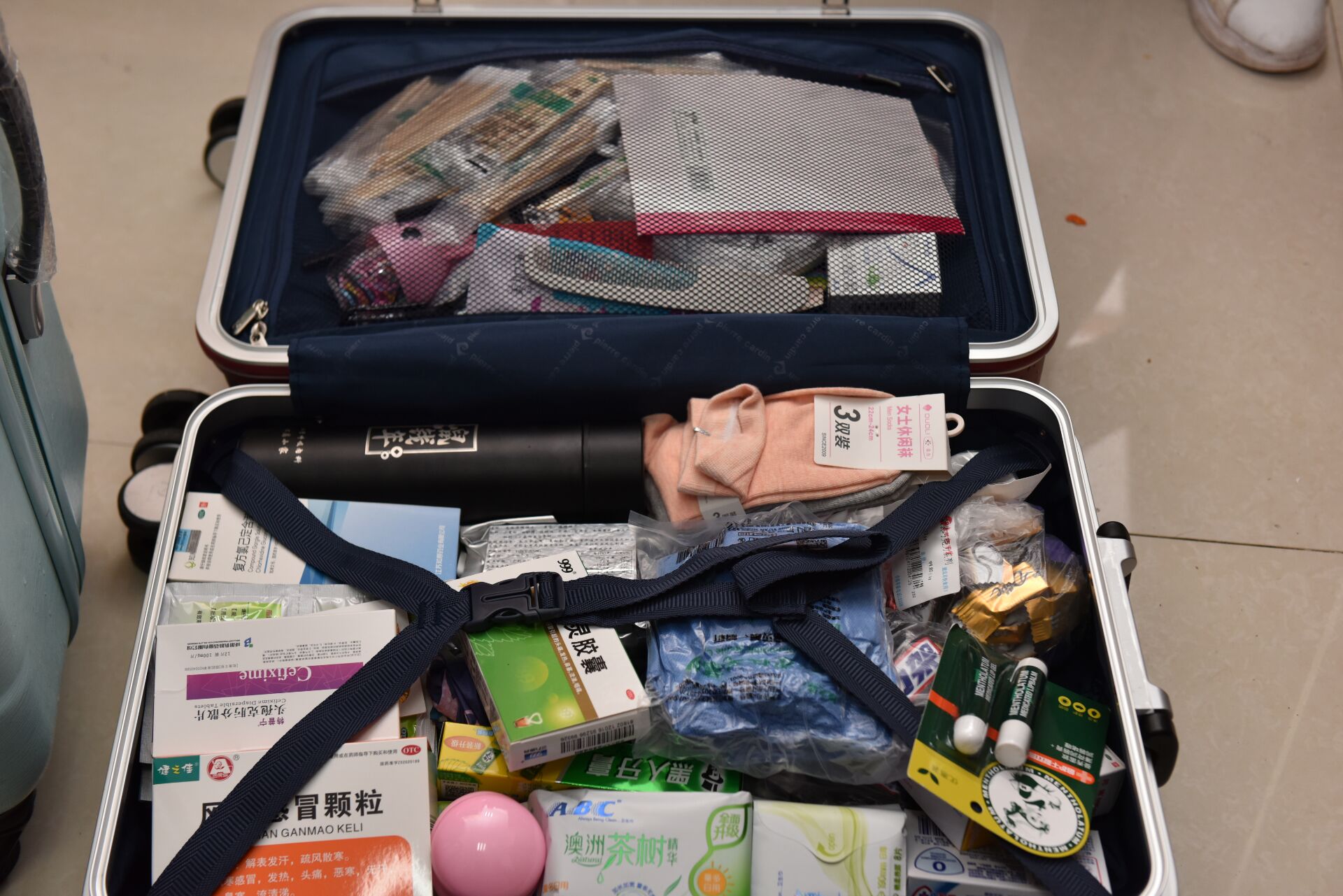 打包行李药品 带上家人牵挂 重庆大学附属肿瘤医院14人的援鄂医疗队整