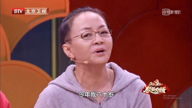 如今在剧中饰演妈妈刘梅的宋丹丹也是她的第五个本命年60岁,也到了
