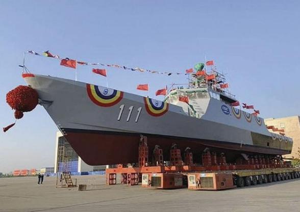 《大批中国造军舰接连下水，南海邻国上将亲自迎接，机会千载难逢》