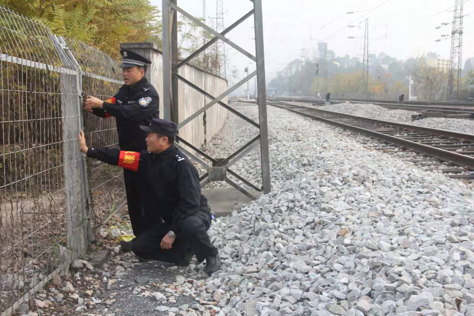 舍小家,为大家 —— 低庄站派出所民警坚守岗位保平安