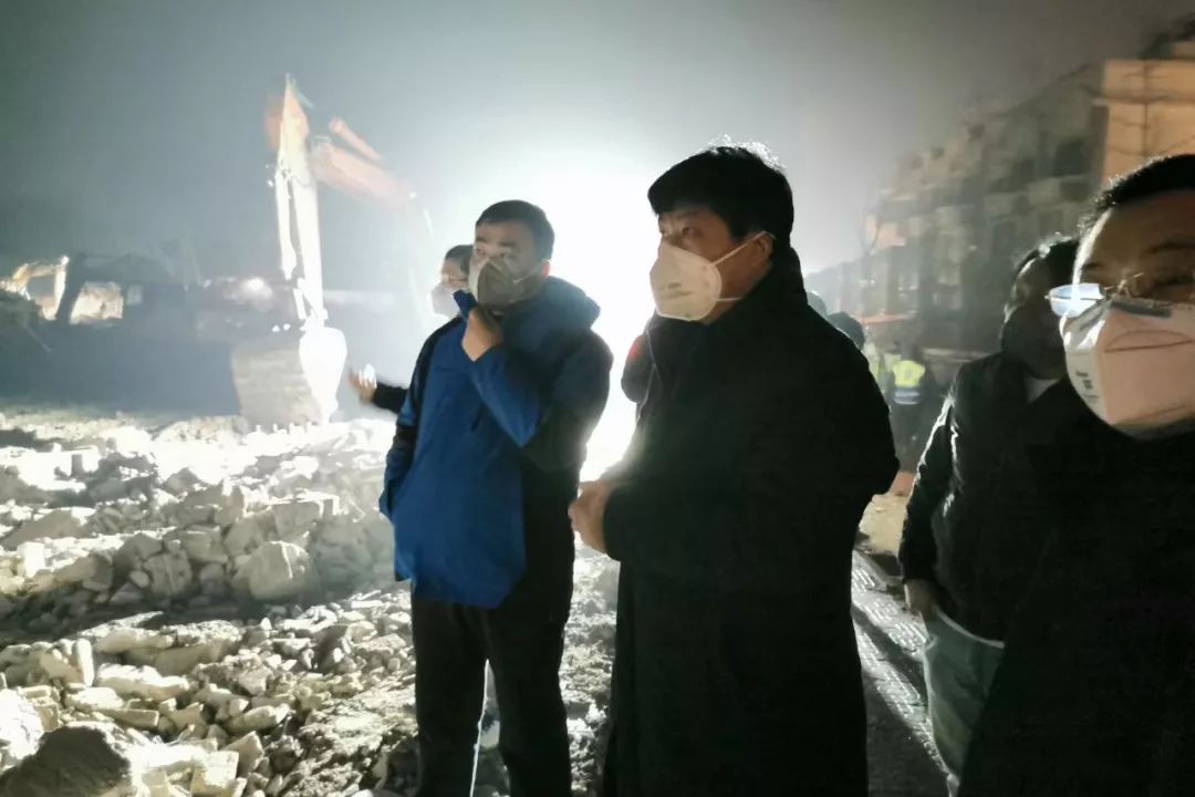 与病毒拼速度!武汉火神山医院第一间病房建成,"基建狂魔"再显神威!