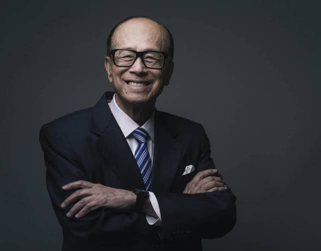 原创李嘉诚曾花4亿在武汉买地，10年后卖出赚百亿，却至今还没捐钱