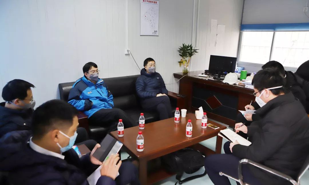与病毒拼速度!武汉火神山医院第一间病房建成,"基建狂魔"再显神威!
