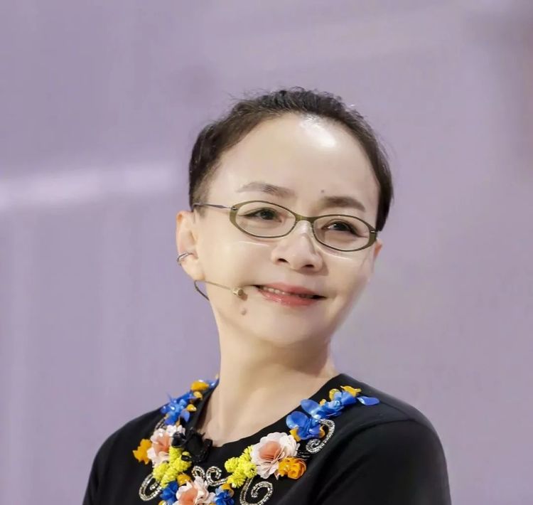 时尚-她为离婚自爆出轨,生下一子不受英达宠爱,今60岁最后一次上春晚