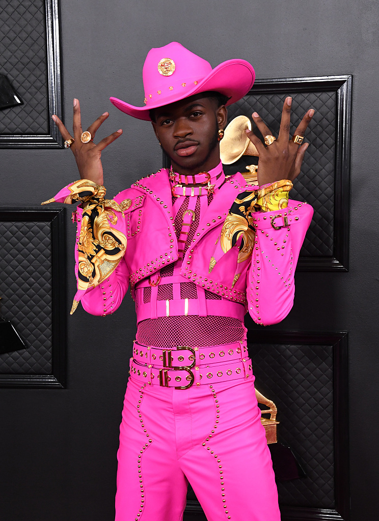 第62届格莱美颁奖礼 lil nas x通体"粉嫩"