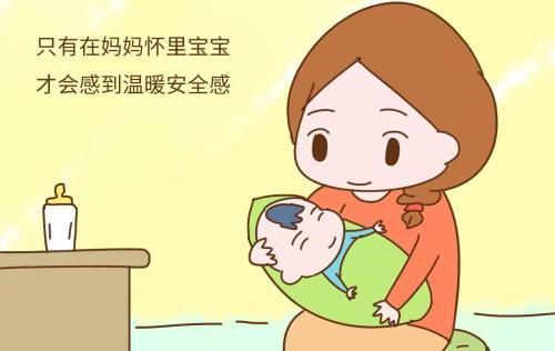 常见的2种伤害宝宝脊柱的带娃习惯，90%以上婆婆易中招