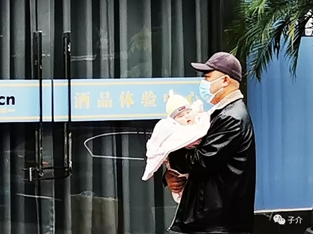 大街上空无一人的图片 731156e26f1f4d30892a9a3da9fde308.jpeg