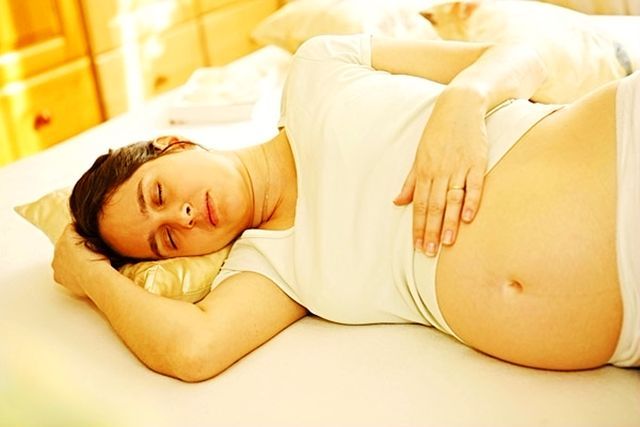 孕妇睡觉会压到胎儿吗？别盲目担心，心里要有数