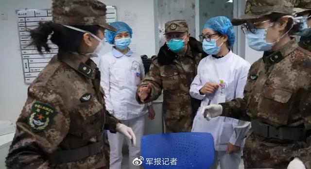 战疫打响解放军医疗队进驻重症监护室