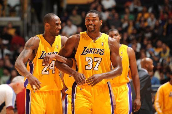 科比去世的那一天球迷 0738b09c4b9349acaad1c629a7cf5a39.jpeg