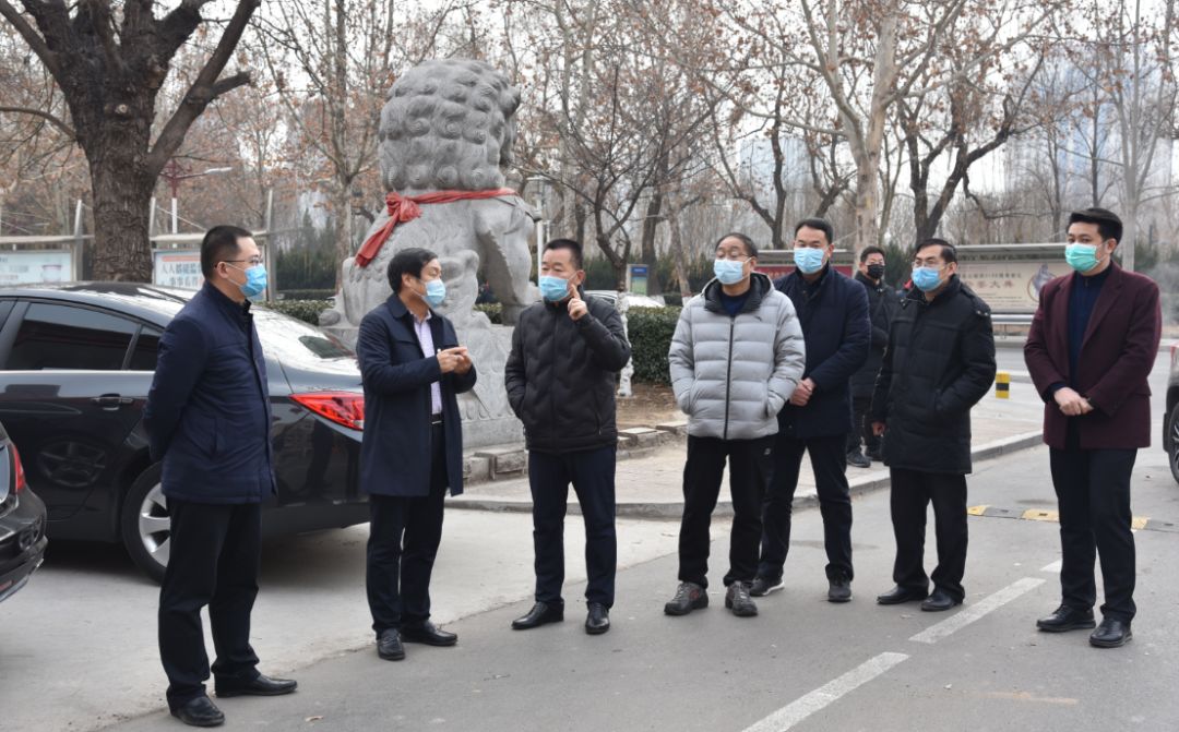 街道党工委书记吴雪江对辖区防疫情况作了汇报
