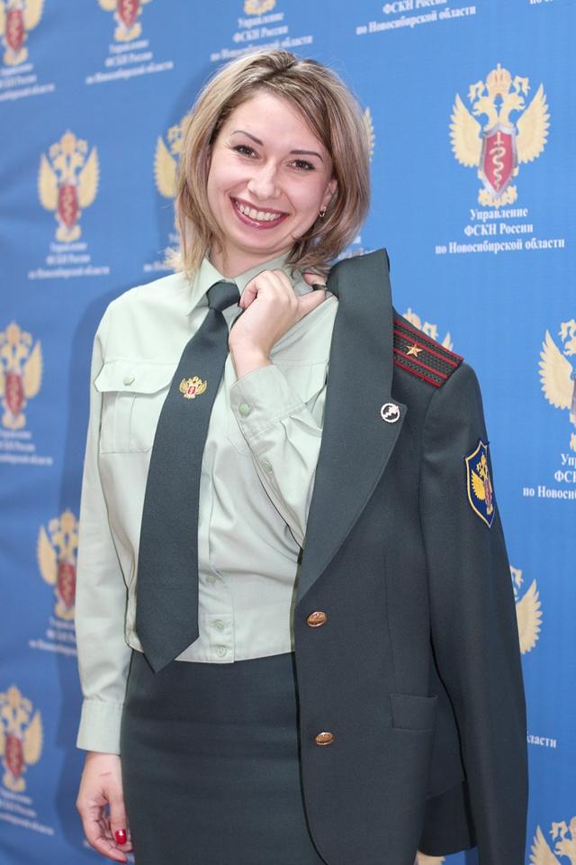 原创女警身穿制服很漂亮，俄罗斯网友：护士、医生、教师也该配发制服
