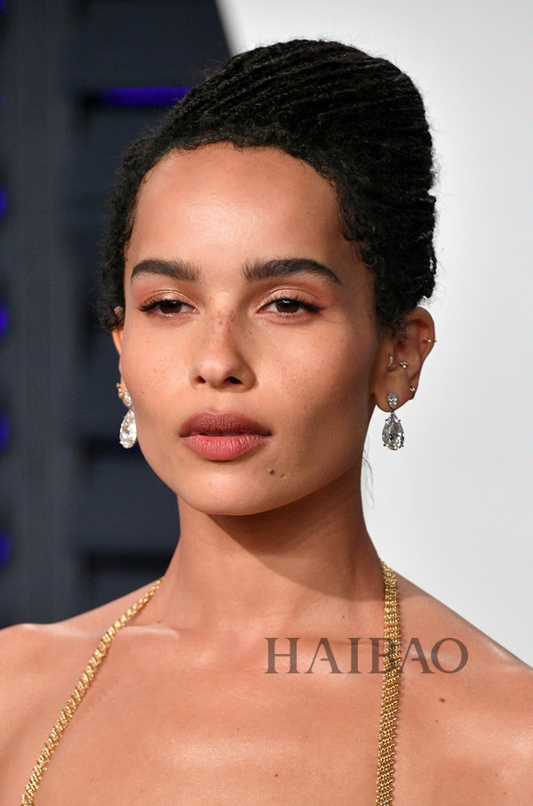 157cm的她穿得巫里巫气但我们就好这口佐伊克拉维茨zoekravitz