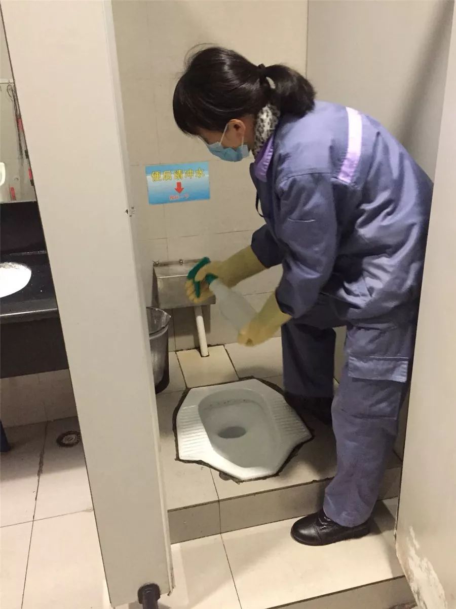 铁人口罩_戴口罩的卡通图片(3)