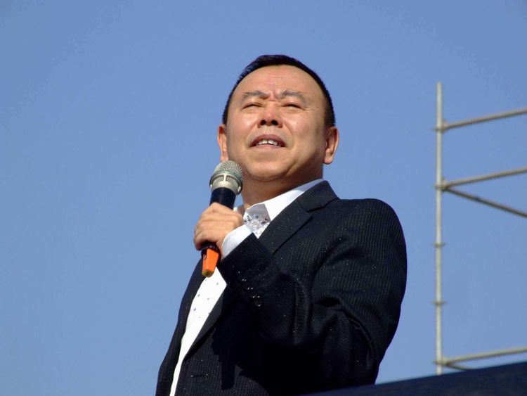 「娱会火」原创潘长江与八旬父母同框，曾自曝五岁得怪病，母亲伤心落泪自觉有愧