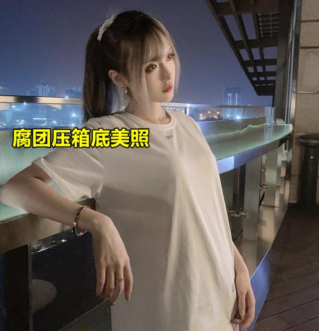 原创腐团晒出压箱底美照纯白t恤美如邻家女孩水友血槽空了