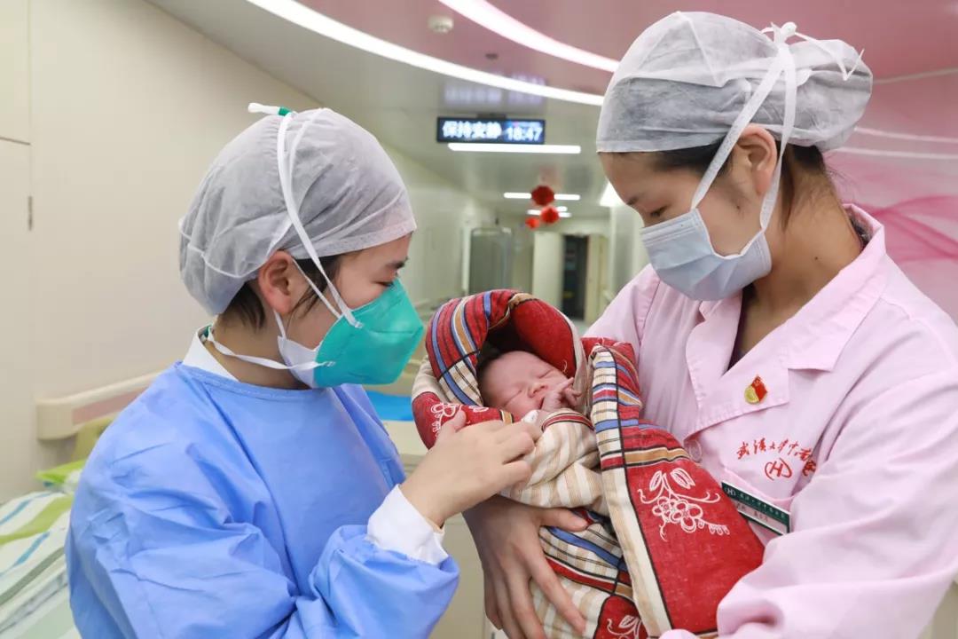 武汉产妇确诊新冠肺炎：活下去的信念是跟家人团圆