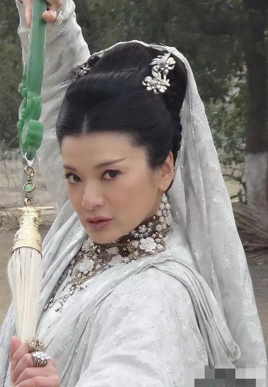年轻时候的阎青妤颜值更高哦,一点都不输香港老一辈女神的那种.