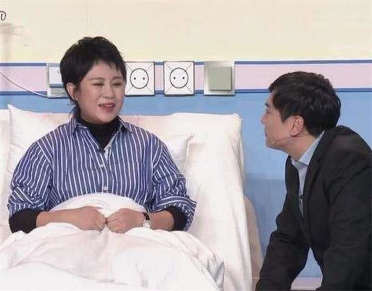 在这个小品中马丽演的非常高能,她的那个肩带肘,肘带娃儿腕让所有观众