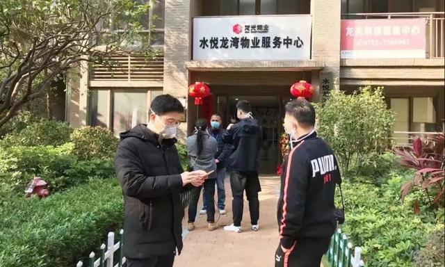 居委会领导带记者到惠州水悦龙湾采访物业严格把控,业主极力配合为了