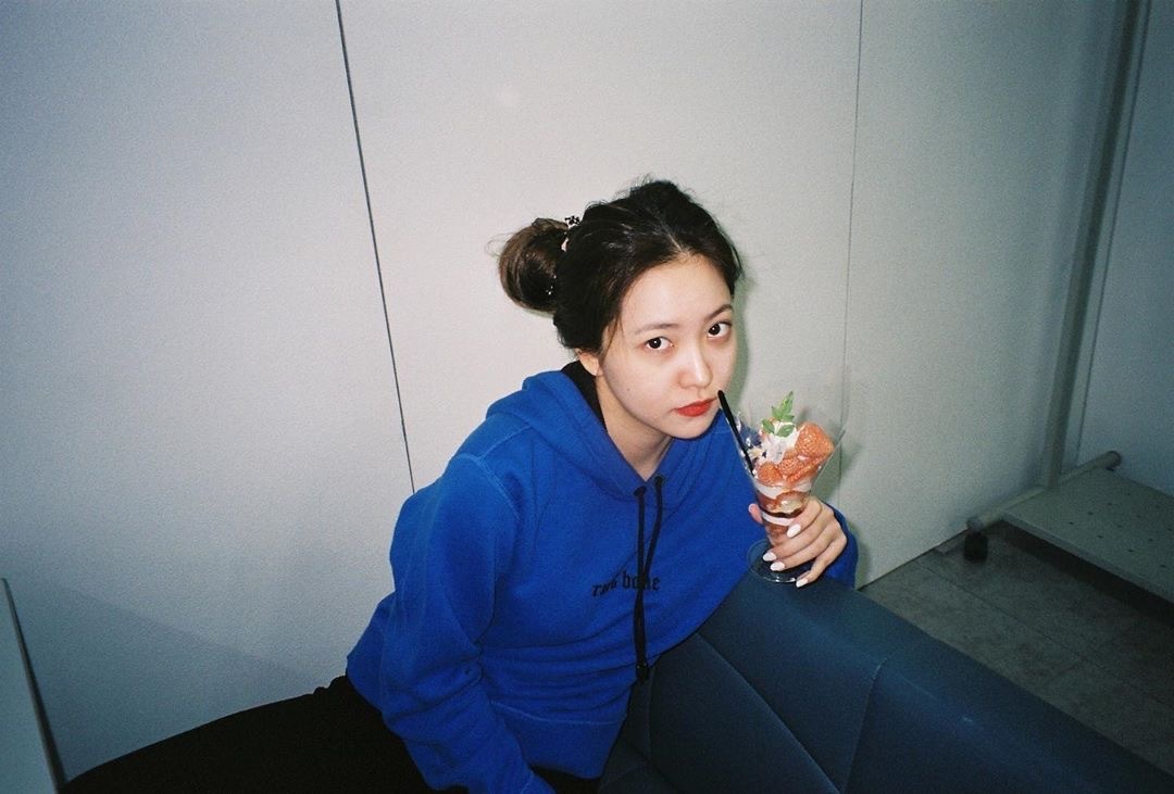 Yeri上传日本出游照 和姐姐们一起去吃拉面啦~