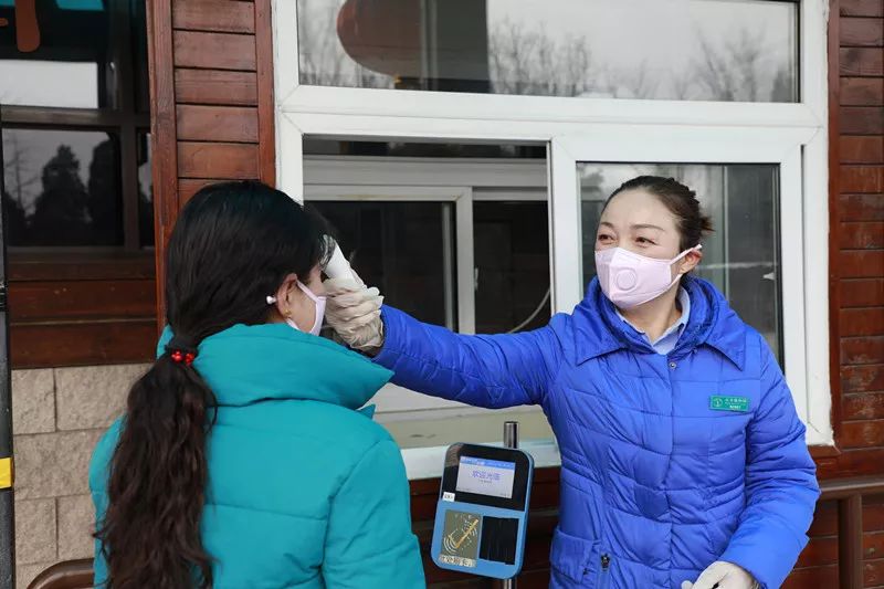 北京已现多起聚集性病例，疫情正向扩散期过渡？市卫健委回应了