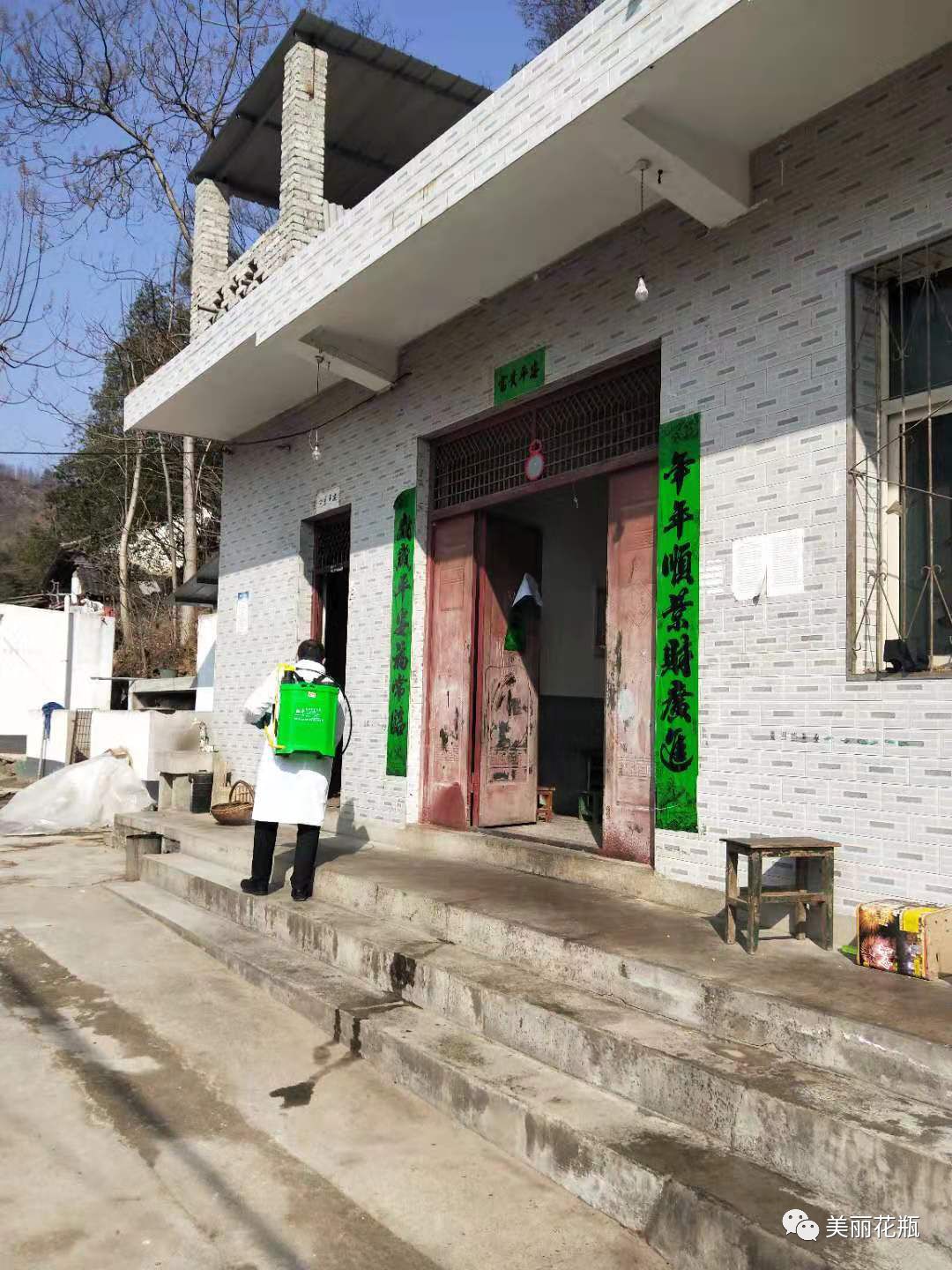 花瓶子镇人口_瓶子素描(3)
