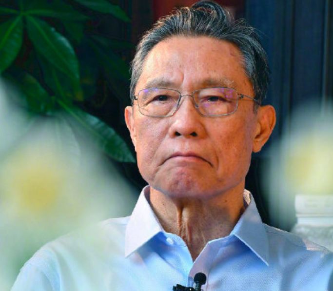 采访到最后，钟南山哭了…