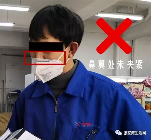 错戴别人口罩_戴口罩帮助别人照片