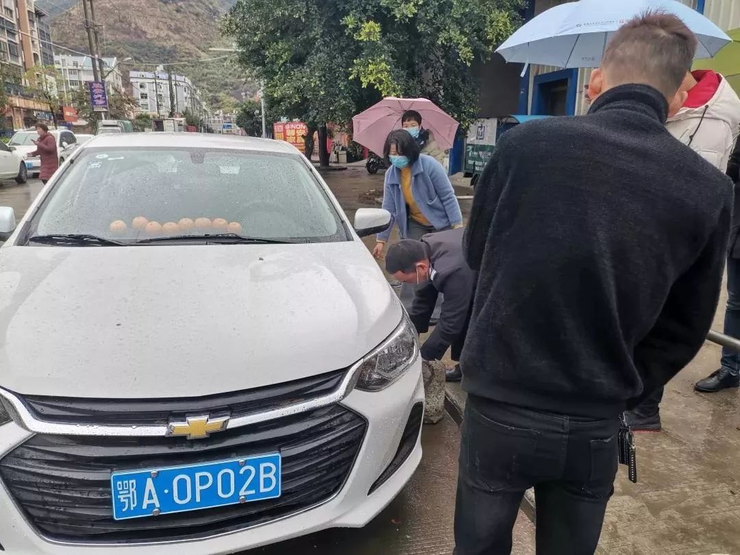 松港街道对湖北车牌进行排查摸底