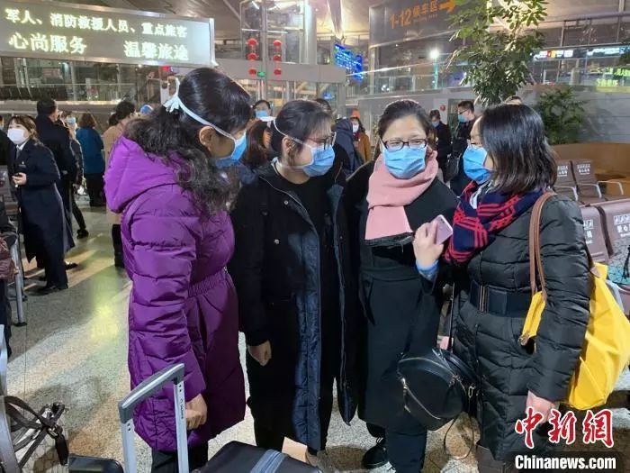 拒与武汉乘客同机遭骂，但疫情面前上海人却满分