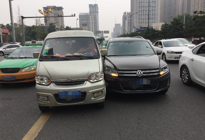 老司机开车剐蹭 fa6a8af2b6364daaa56e80feb758d05f.png