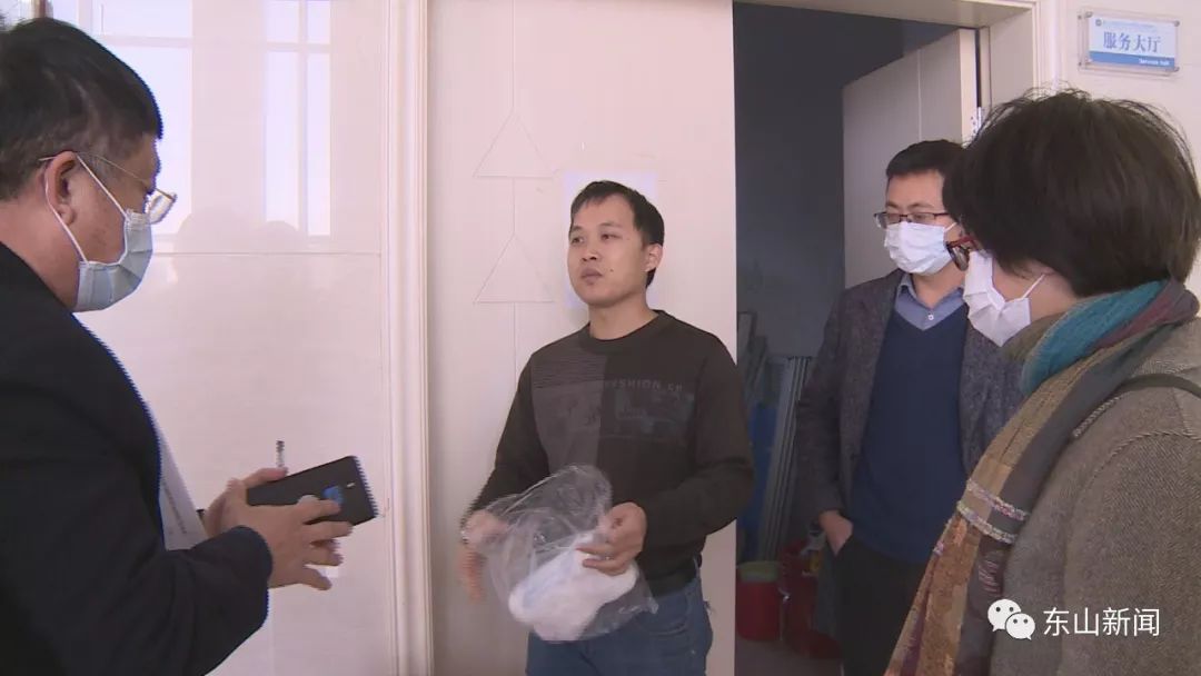 西班人口罩_蕾西·班哈德