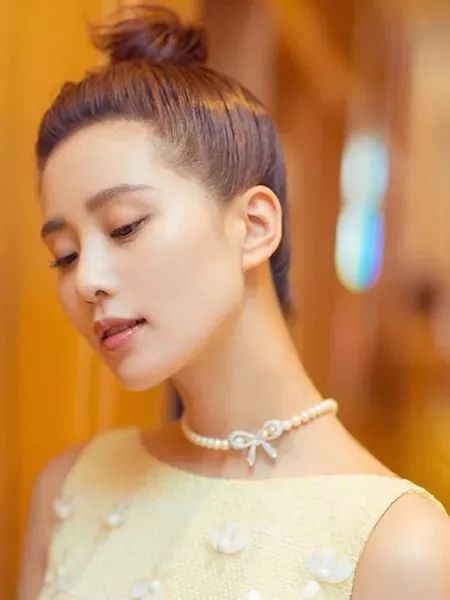 等疫情结束后，出门穿“高领毛衣+马尾”的你，赢了！