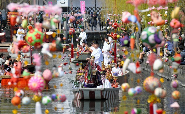 日本水鄉柳川舉行女兒節水上巡遊活動 國際 第5張