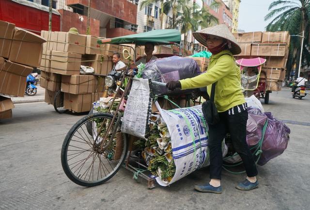 女老总推车_小推车图片(2)