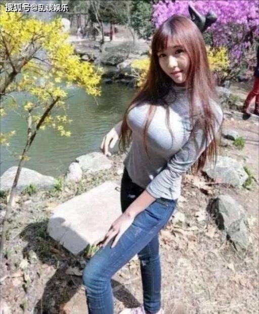 俗话说:美女在民间,看看乡镇里的小姐姐,好看的多的是