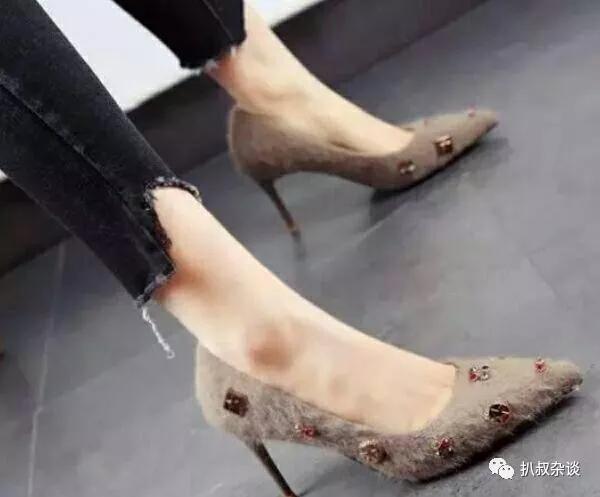 心理测试:4双高跟鞋,你喜欢哪双?测你能否跟喜欢的人结婚
